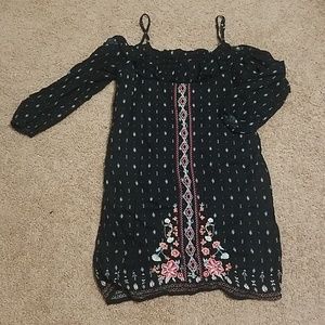 Hollister embroidered shift coldshoulder dress